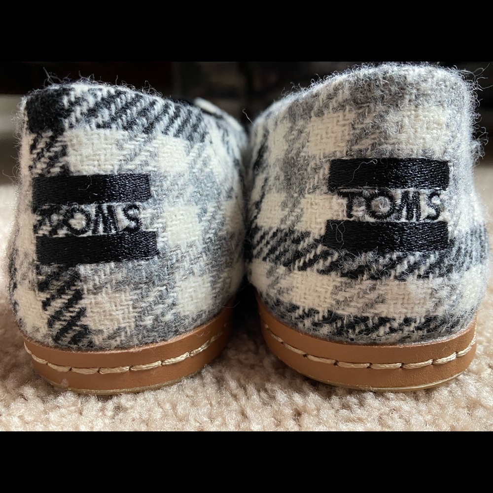 NEW Toms Plaid Slip Ons